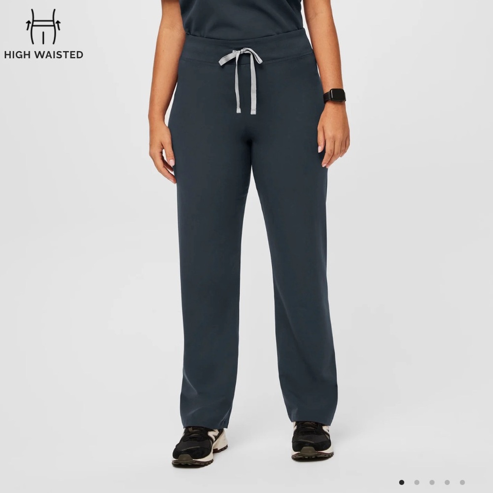 Lightly used!! Figs high waisted Livingston scrub pant in size XS petite